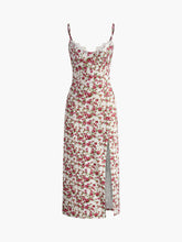 Cami-Kleid mit Blumenmuster, Schlitz und Herzausschnitt